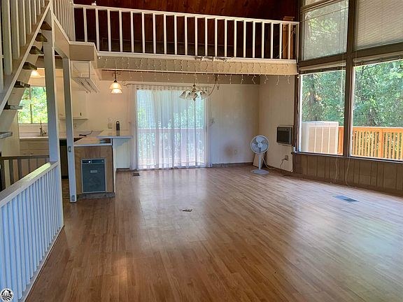 3rd image of 21570 American River Dr