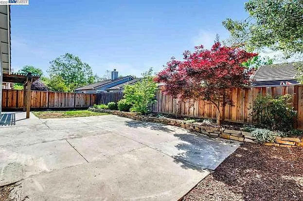 509 Saddleback Cir — Photo 33