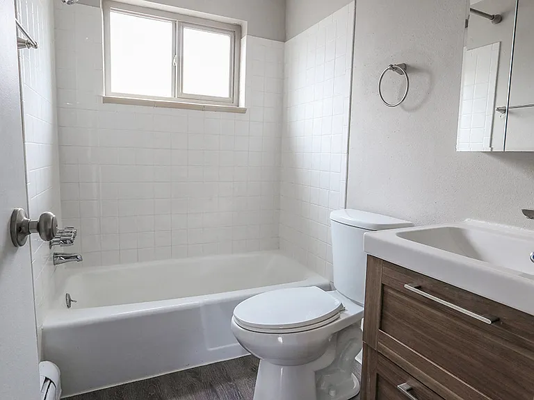 South Washington St Apts — Photo 37
