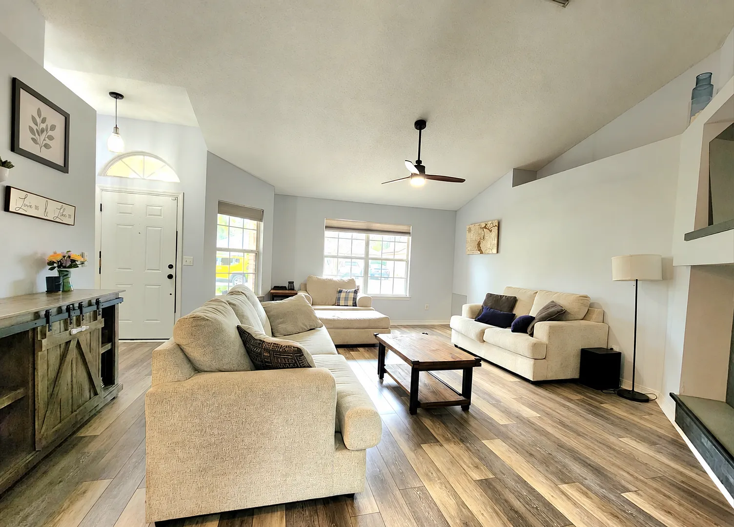 Discover your Dream Home in this Spacious 4-bedroom, 2-bath Beauty! — Photo 3