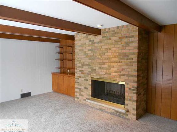 5th image of 1048 E Whitman Dr
