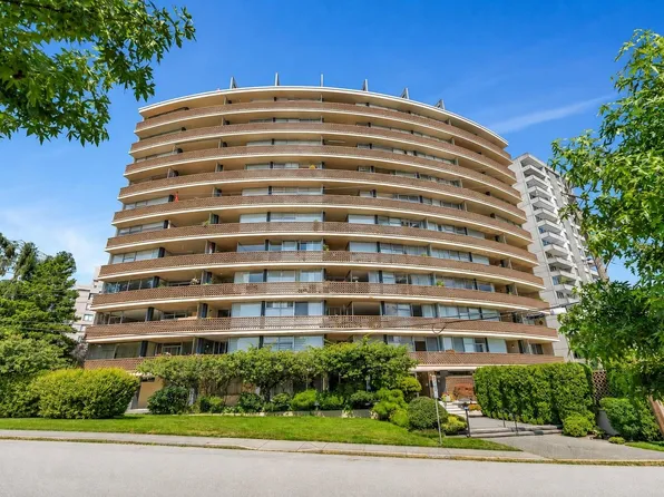 2135 Argyle Ave #502, West Vancouver, BC V7V 1A5