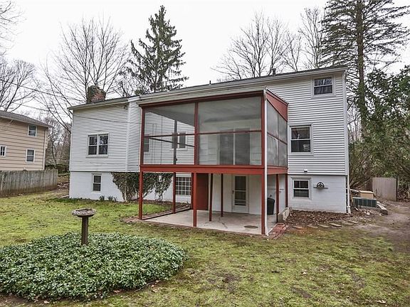 2nd image of 4 Woodside Ln