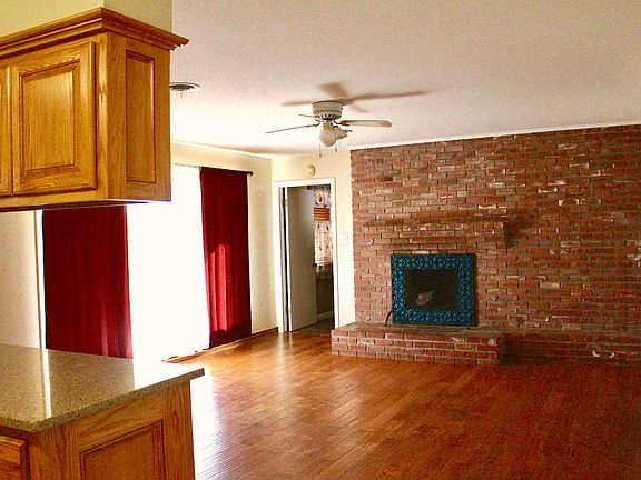 5th image of 1706 W C Ave