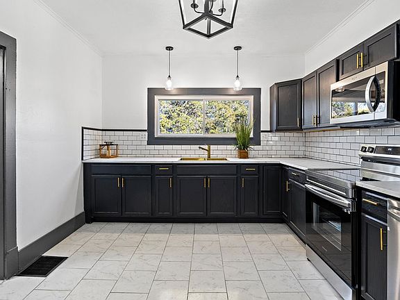 5th image of 405 Beaverview Dr