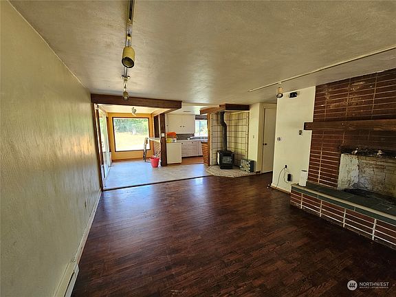 3rd image of 3201 46th Avenue NE