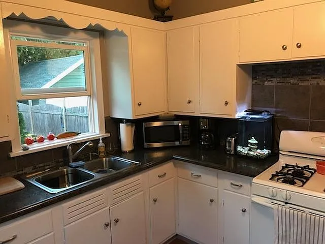 1310 Otter Ave — Photo 9