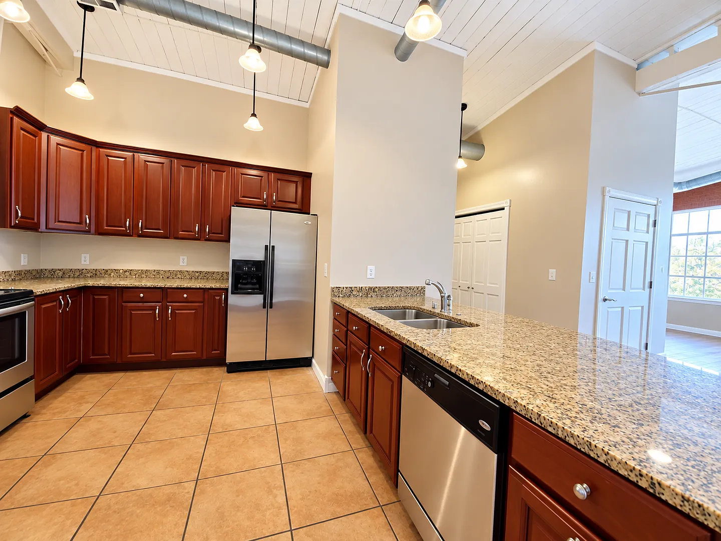 305 S Lincoln St — Photo 1