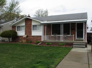 831 Cardwell St, Garden City, MI 48135