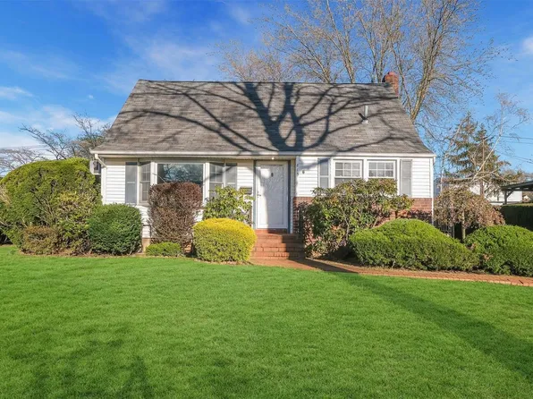 815 Strang Drive, Wantagh, NY 11793