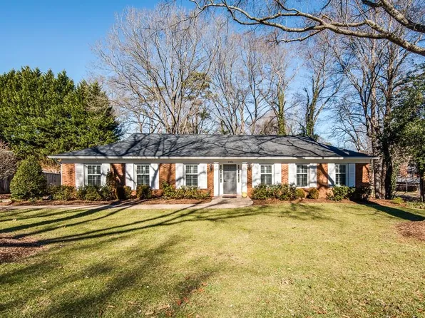 1064 20th Ave NW, Hickory, NC 28601