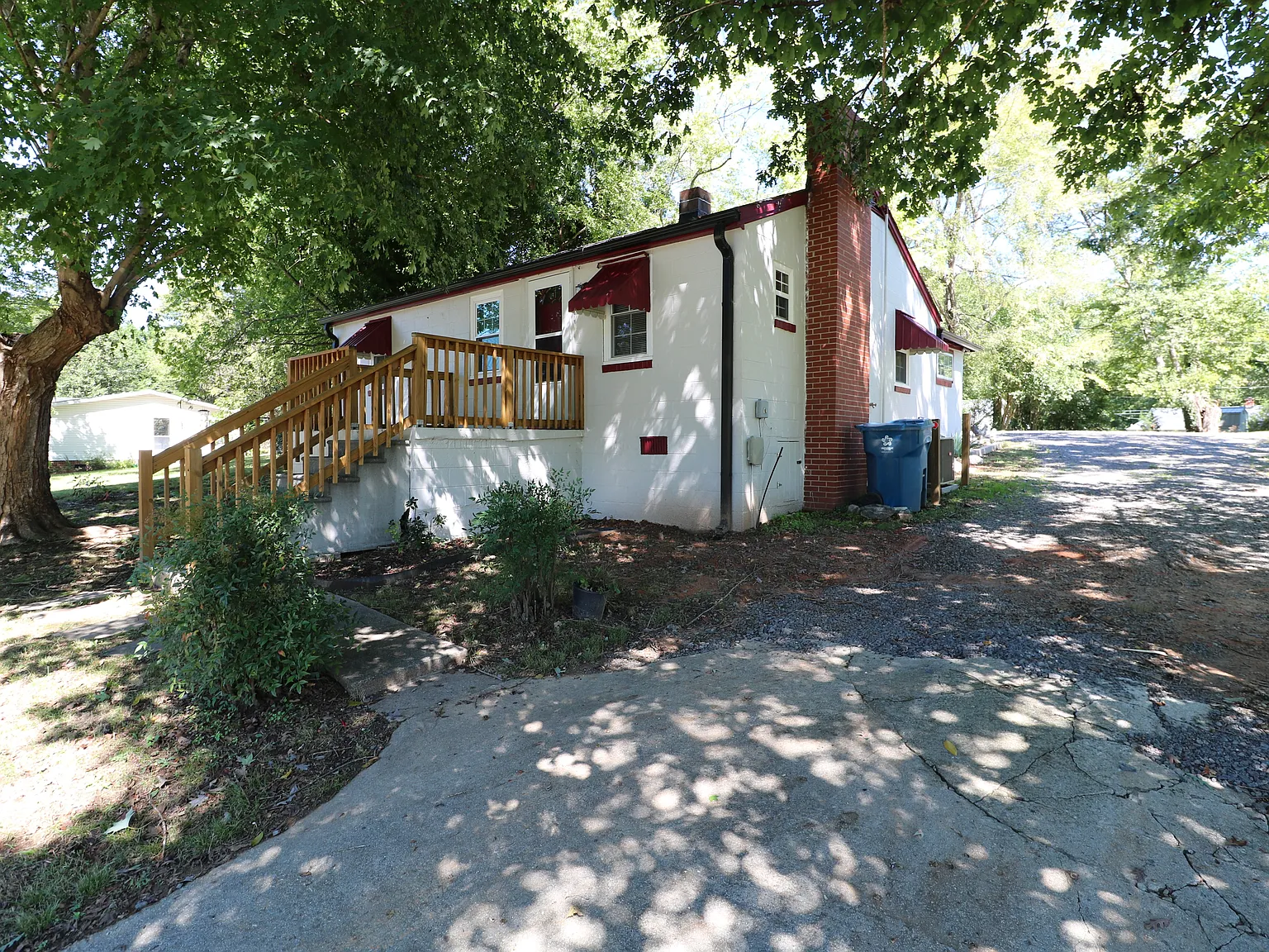2 bed, $1,100 — Photo 1