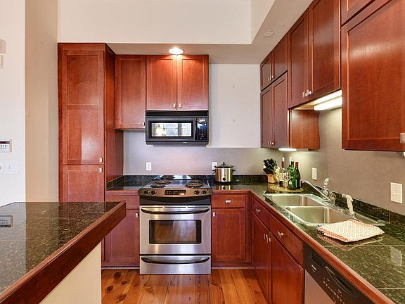 5th image of 1121 Camellia Blvd Unit 102