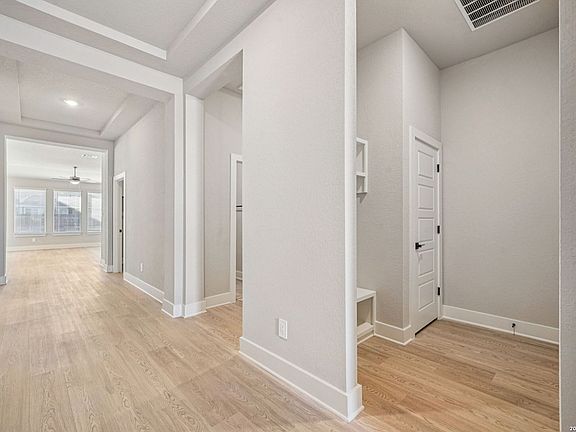 5th image of 930 Earp Blvd
