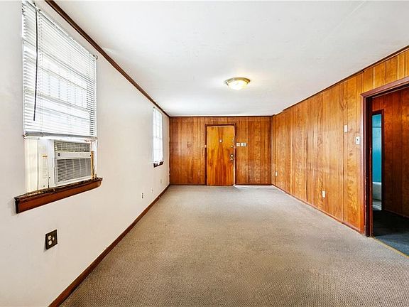 4th image of 930 Thayer St