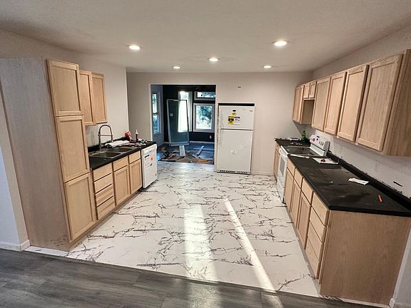 2nd image of 3004 Carol Ln