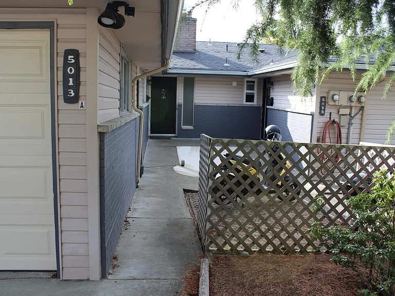 5013 Sand Point Pl NE #A — Photo 2