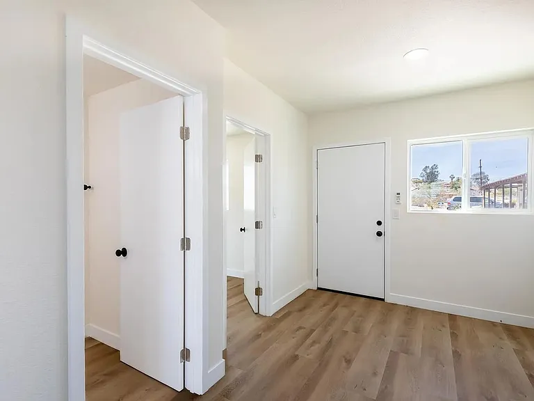 6563 Oasis Ave — Photo 8