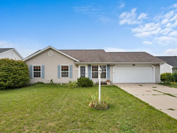 603 Bluestem Dr, Saint Joseph, IL 61873