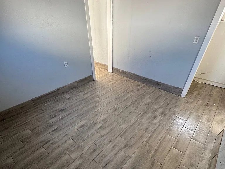403 E 3rd St #405 — Photo 25