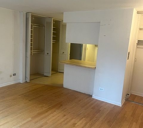5th image of 455 W Saint James Pl APT 402