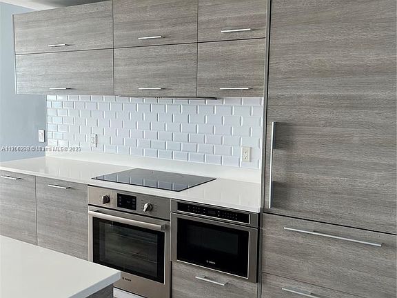 4th image of 650 NE 32nd St Unit 606