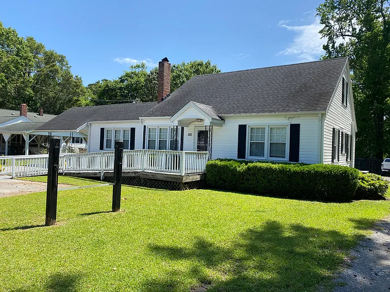 202 Carolina Ave — Photo 1