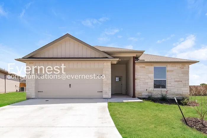 4 bed, 2.0 bath, 1752 sqft, $2,000 — Photo 2