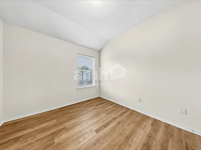 10702 Nantucket Dr — Photo 13
