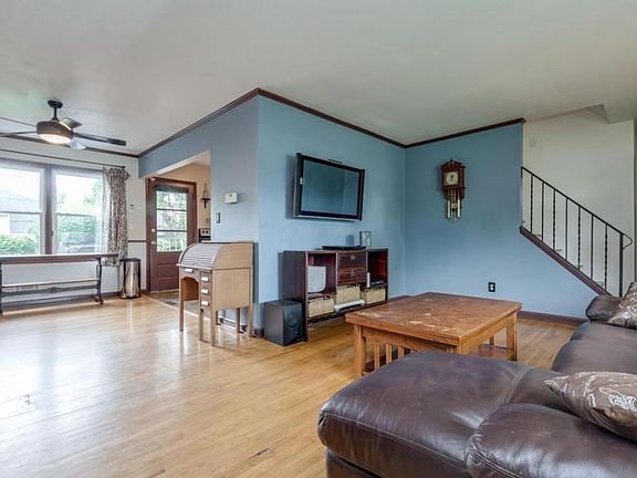 5th image of 3005 E Mound St
