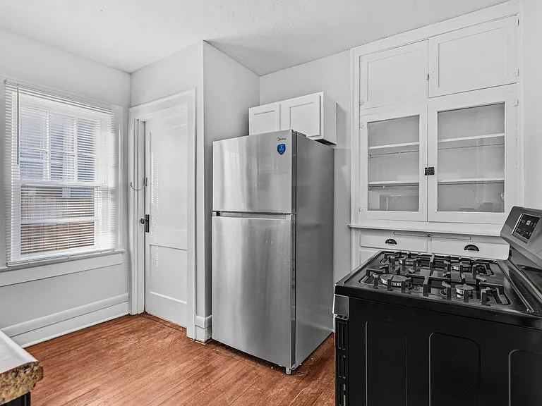 318 Jefferson Ave — Photo 18