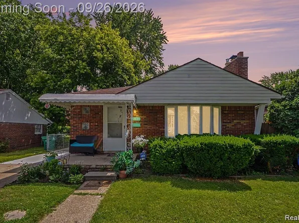 23116 Beechwood Ave, Eastpointe, MI 48021