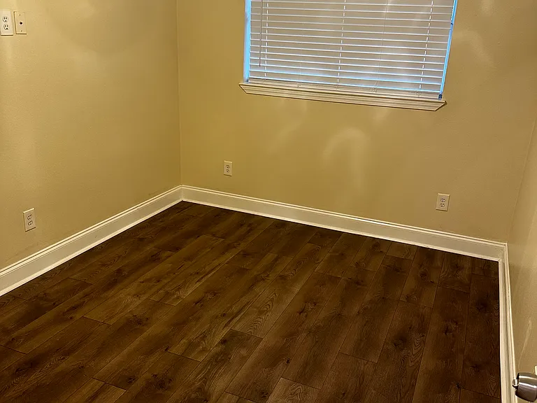 3747 Myrtle St — Photo 3