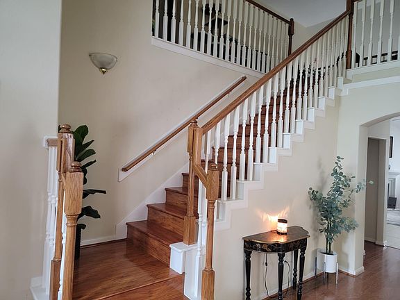 3rd image of 411 Starleaf Ln