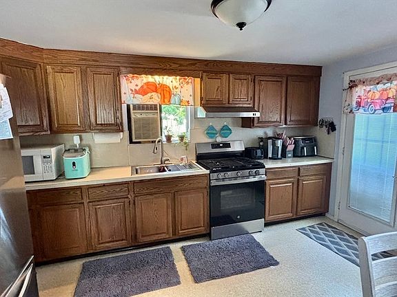 4th image of 22 Hurley Cir