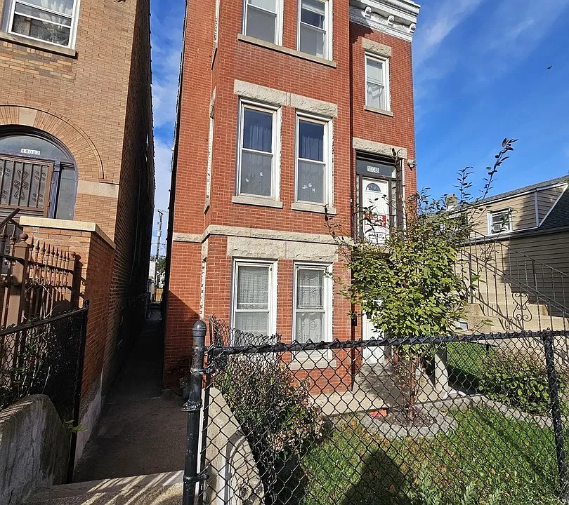 10048 S Avenue L St #3