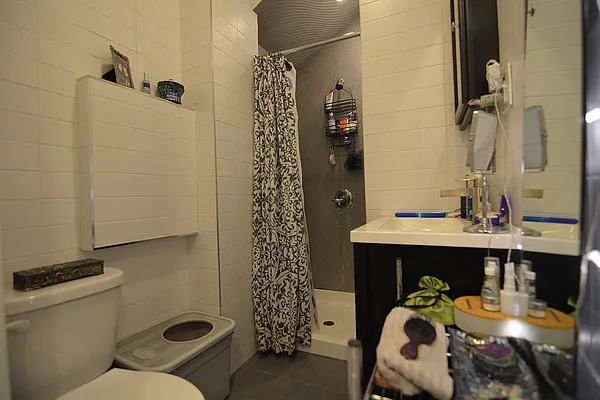 Rented by Hagstrom Management Inc | media 8