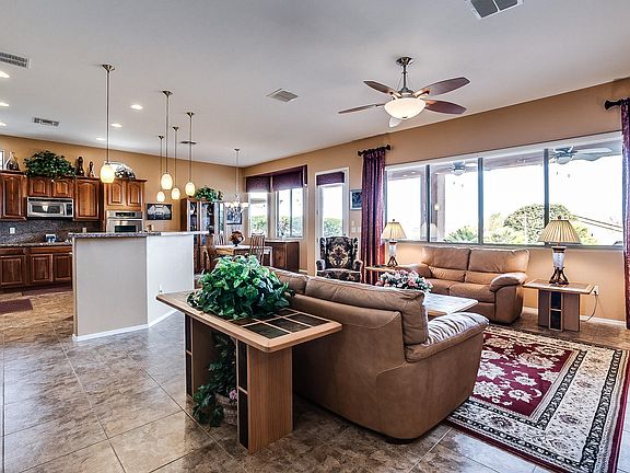 3rd image of 948 W Tenniel Dr