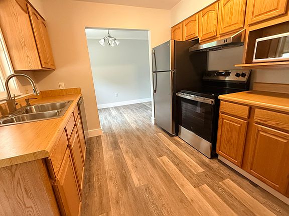 3rd image of 1805 Oak St