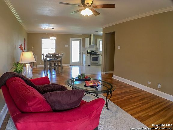 5th image of 455 Pinewood Ln