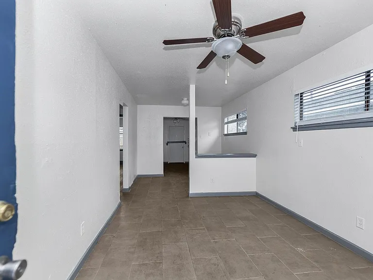 4203 Hirsch Rd #14 — Photo 5