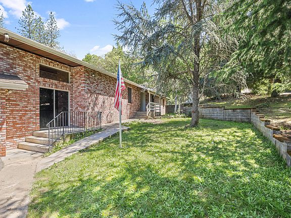 2nd image of 301 Red Spur Dr