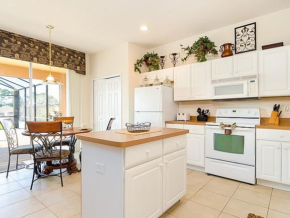 5th image of 8671 La Isla Dr