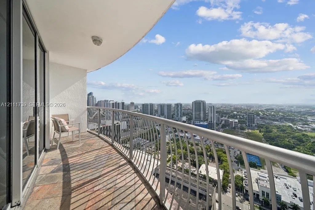 Opera Tower Condo — Photo 4