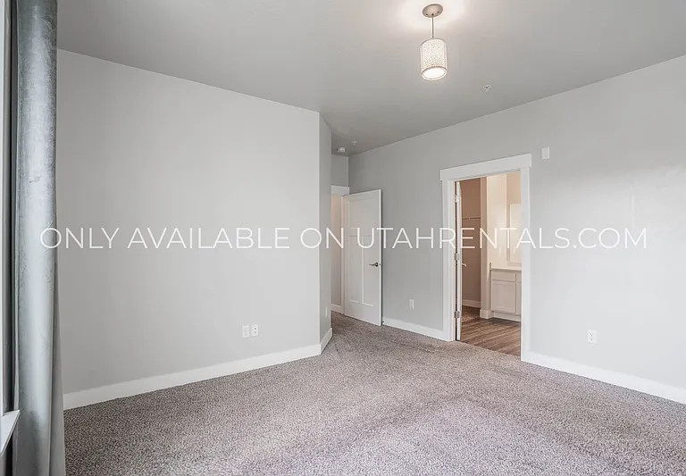 71 W Silver Springs Dr — Photo 16