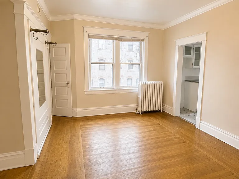 519 W 5th Ave #C — Photo 3