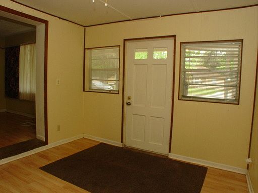 5th image of 903 N Pine Ave