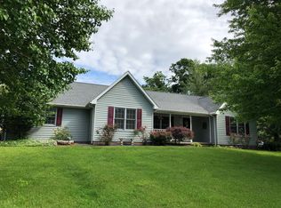 880 N Honeysuckle Ln, Vincennes, IN 47591