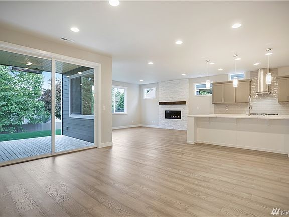 Photos are from a 3014 plan in another community and are meant for representation purposes. Options and interior finishes will vary.