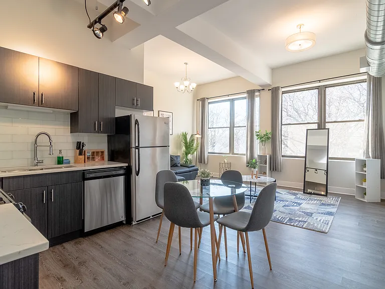 2112 S Michigan Ave #2 — Photo 6